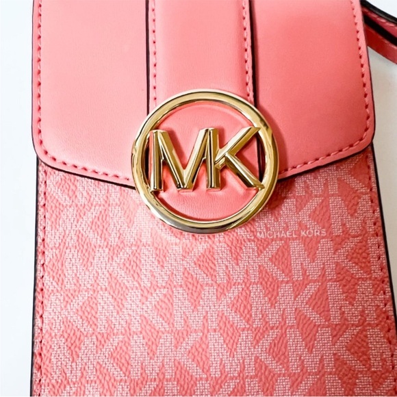 Michael Kors Carmen Small
Phone Crossbody Bag MK
Grapefruit Pink - Picture 5 of 8